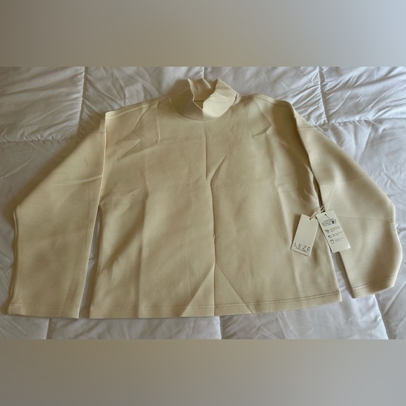 New Leze The Label Size Medium Long sleeve top in a Cream/Bone Colour - Picture 1 of 3